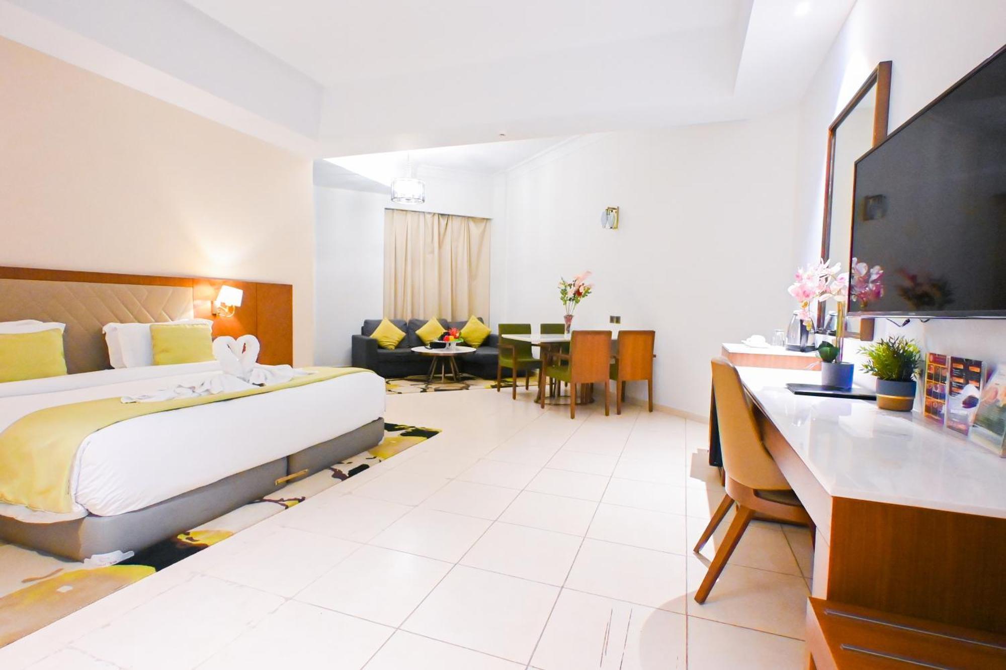 Hotel Ramee Palace